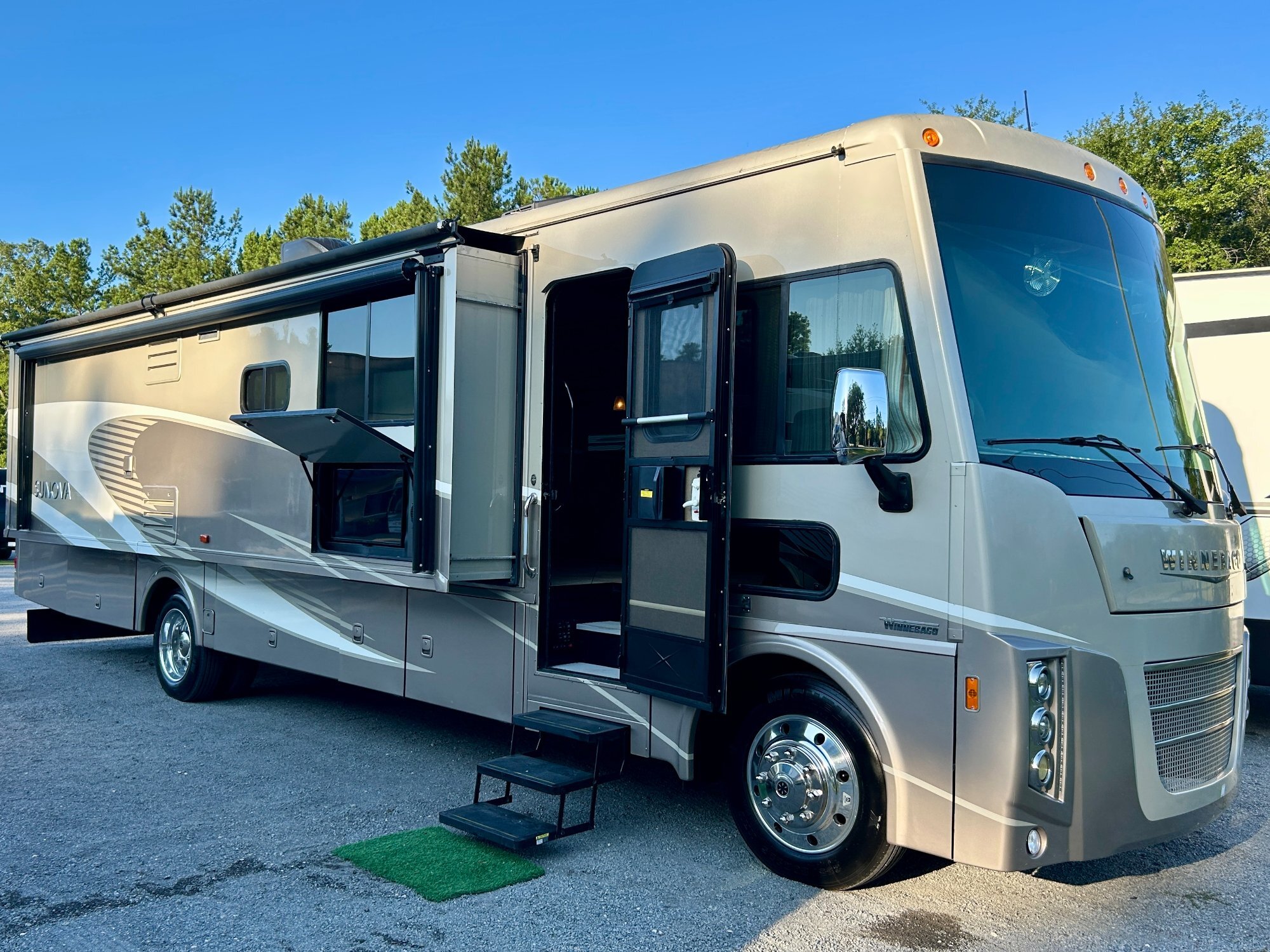 2018 Winnebago Sunova 36Z in ravenel SC