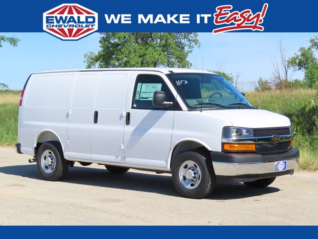 2026 CHEVROLET Express Cargo Van in Oconomowoc, WI