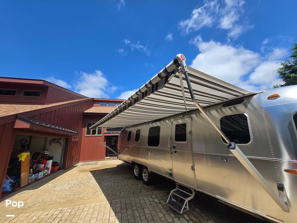 2023 Airstream Classic 33FBQ in honey brook PA