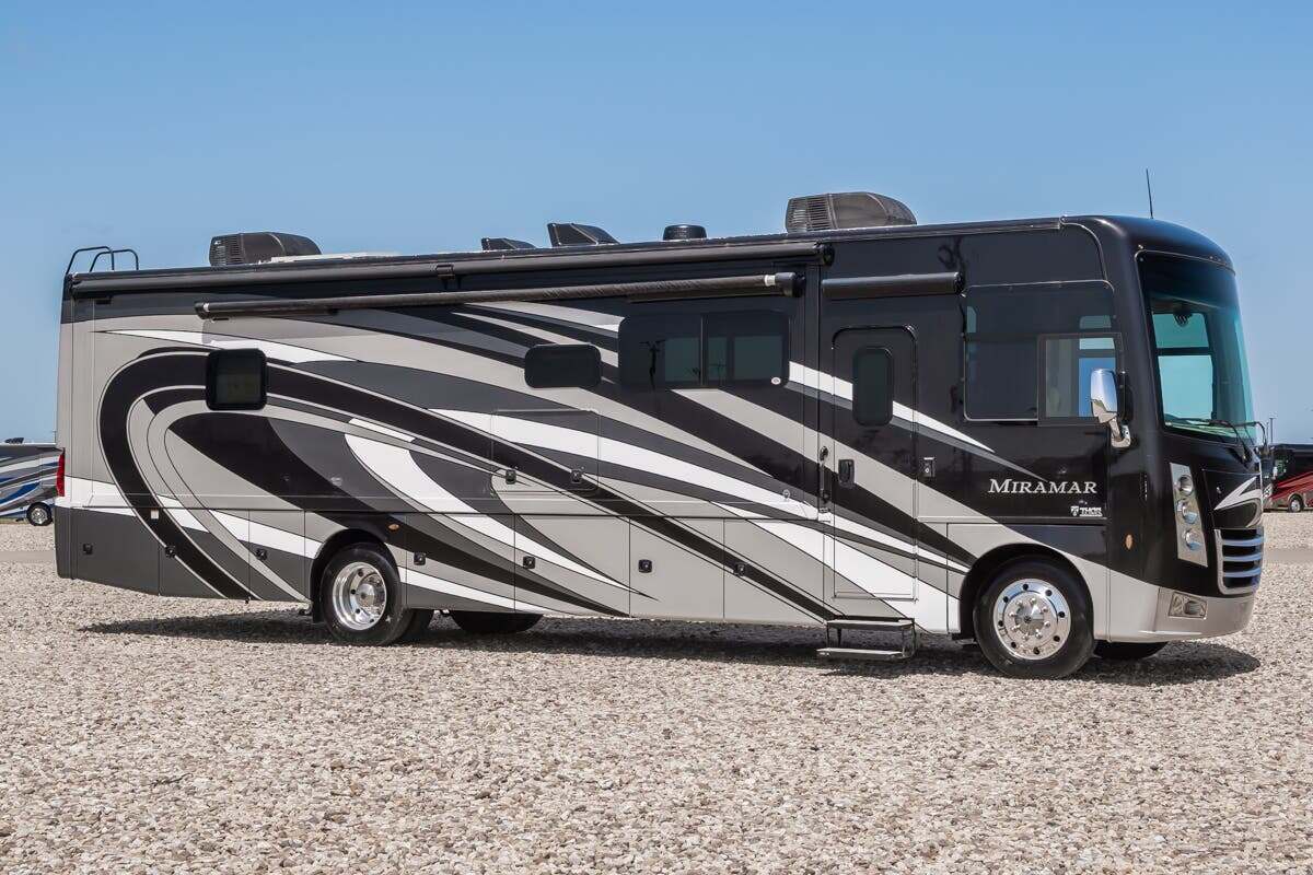 2020 Thor Motor Coach Miramar 35.2 in alvarado TX