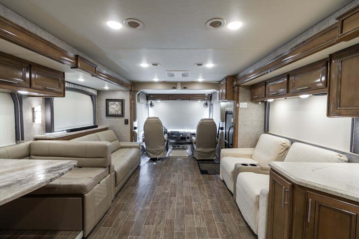 2020 Thor Motor Coach Miramar 35.2 in alvarado TX