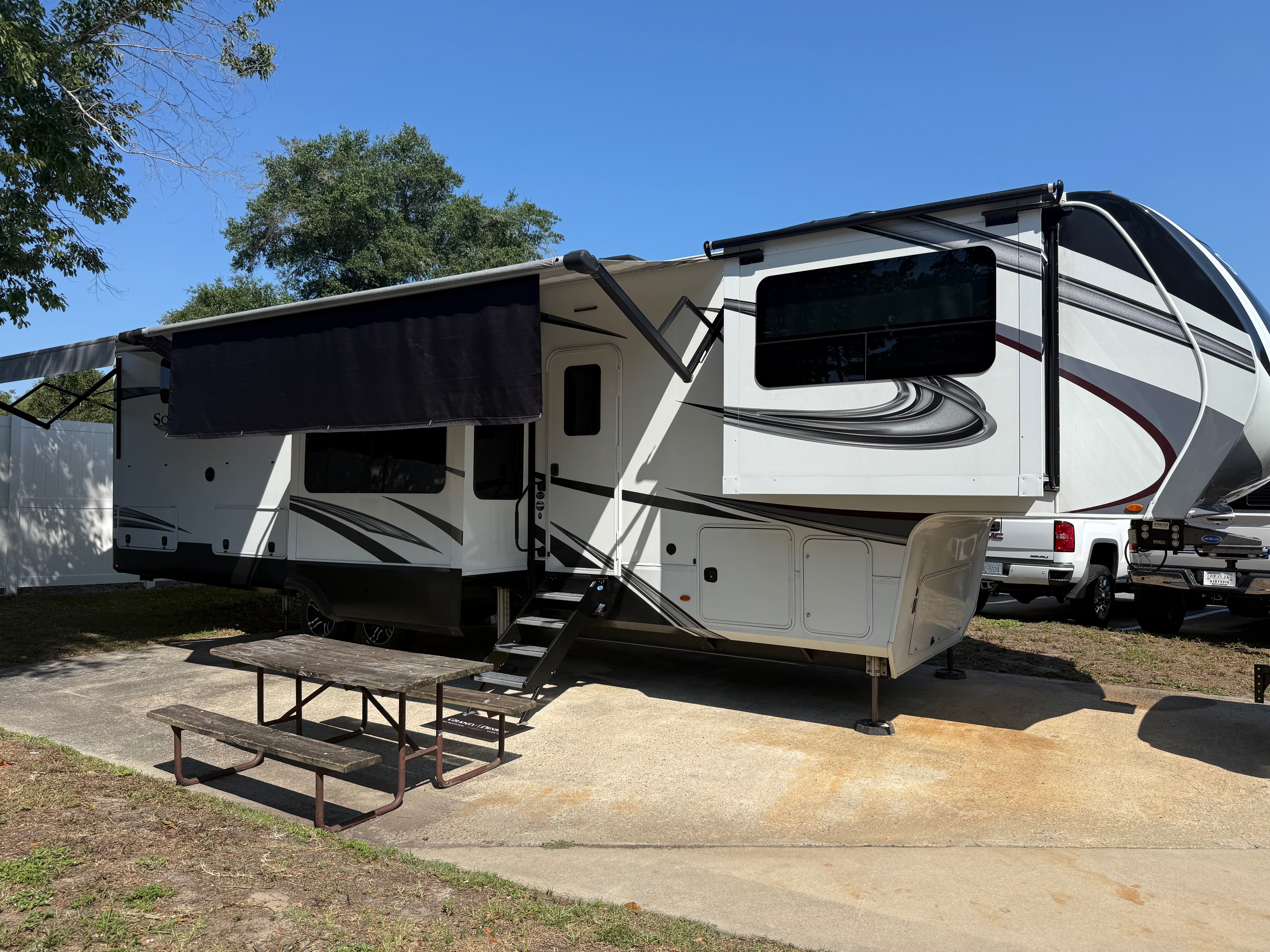 2022 Grand Design SOLITUDE 380FL R RV