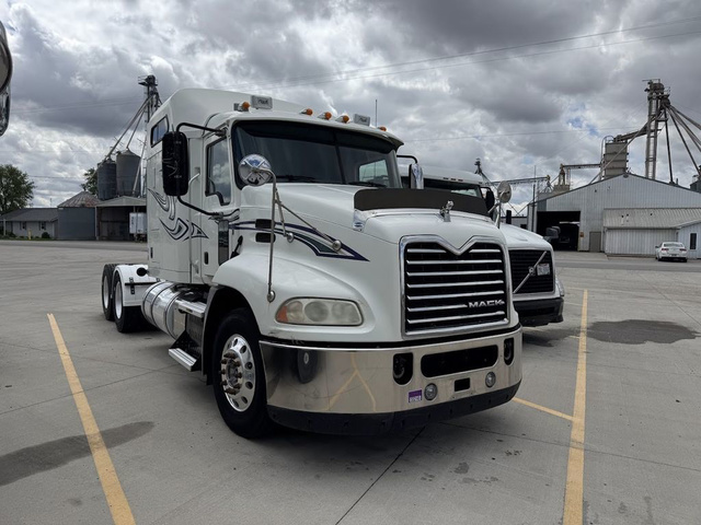 2017 MACK 600 in Delphos, OH