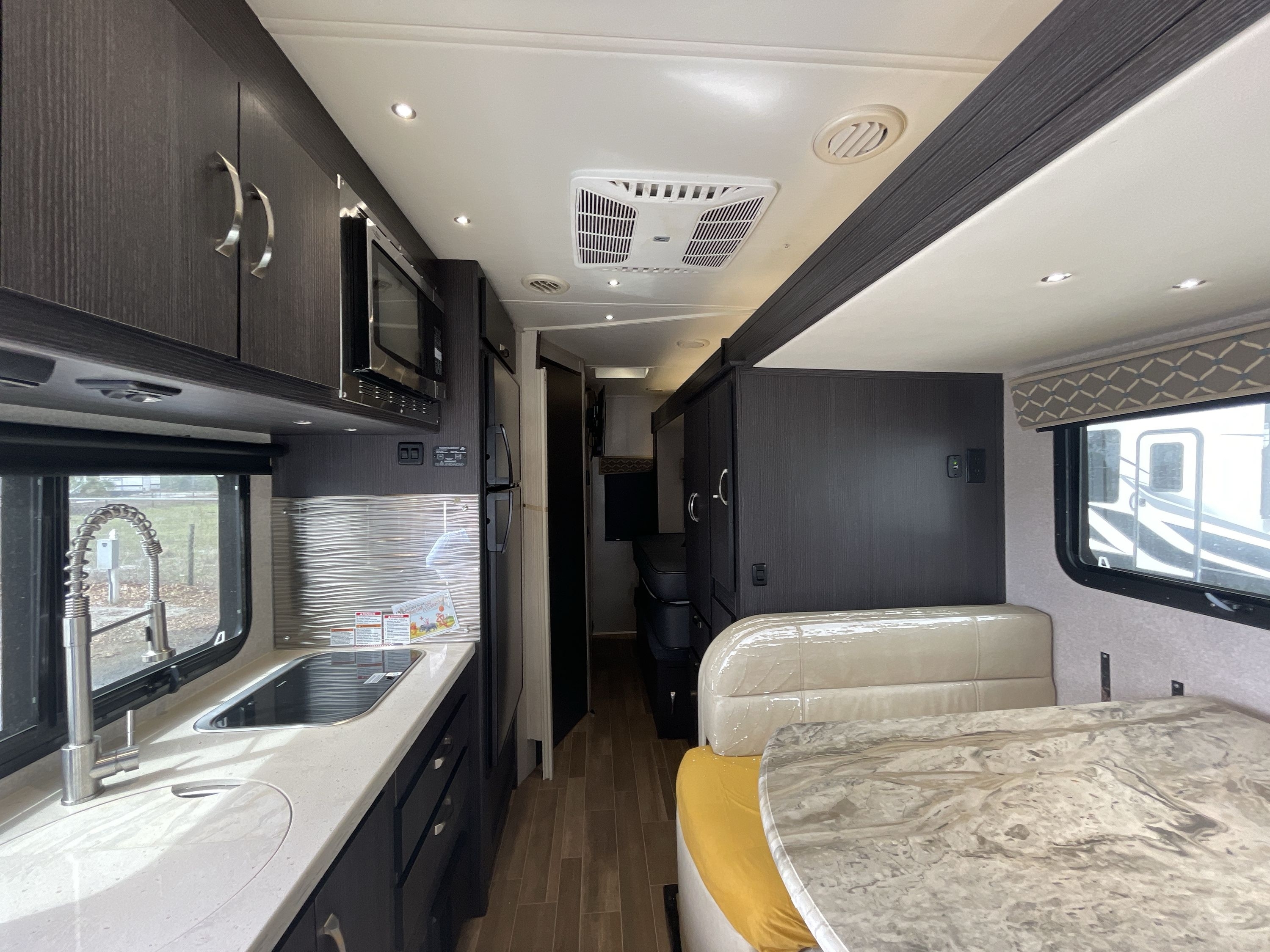2019 Dynamax ISATA 3 24FW in holiday FL