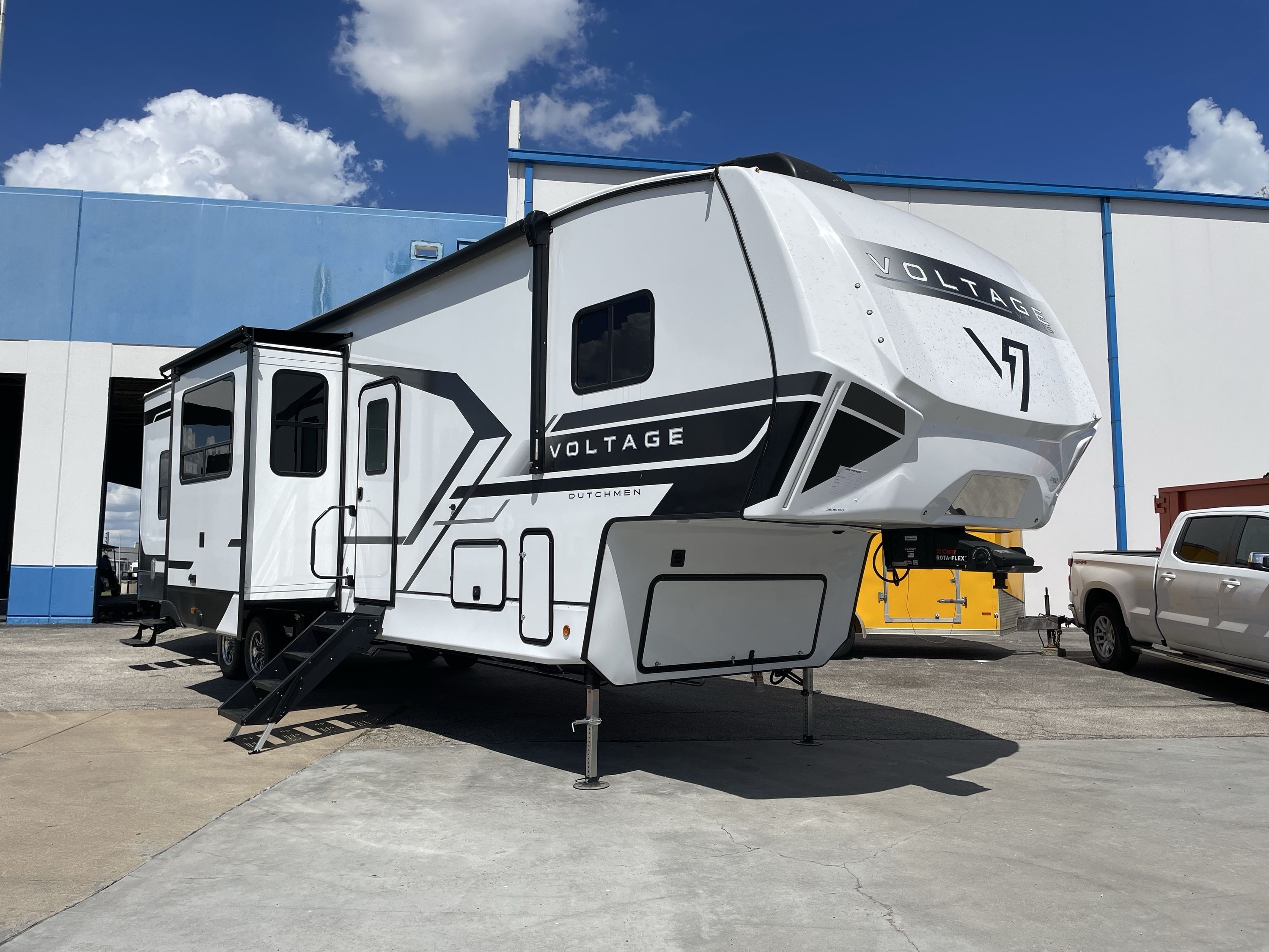 2026 Dutchmen VOLTAGE V-SERIES 3800 in katy TX