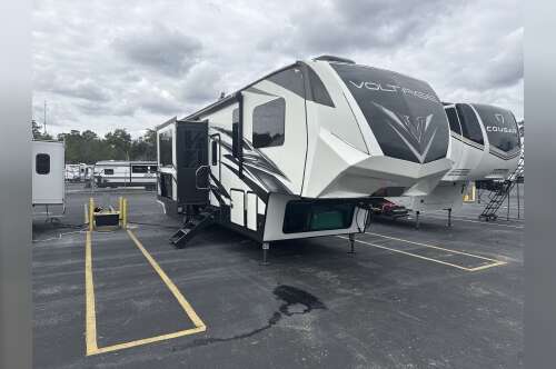 2019 Dutchmen VOLTAGE 3615 in midway FL