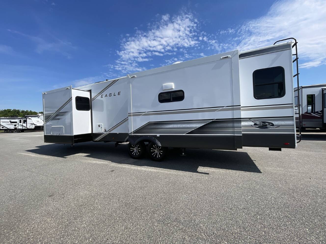 A photo of this 2027 Jayco EAGLE 294CKBS
