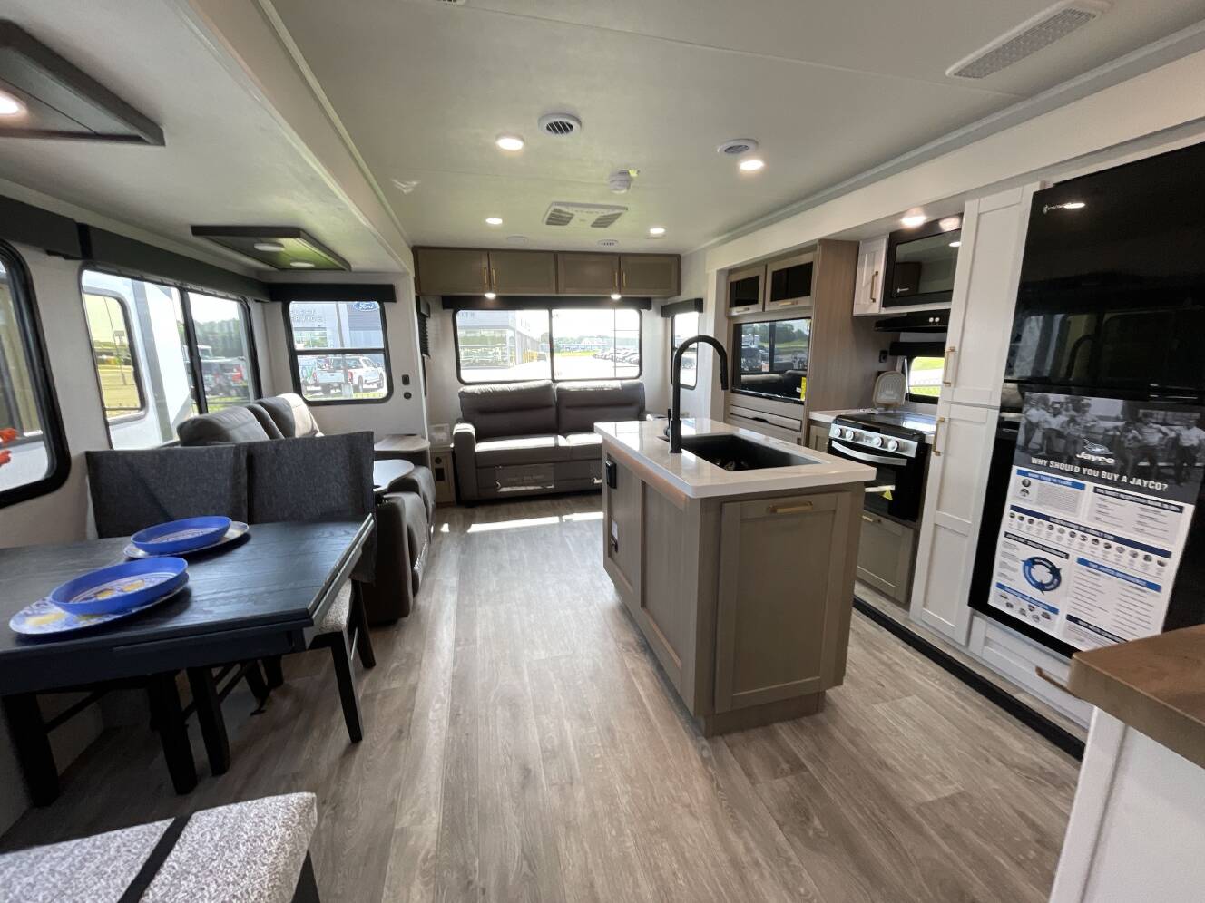 A photo of this 2027 Jayco EAGLE 294CKBS