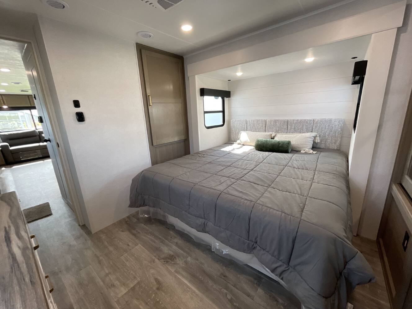 A photo of this 2027 Jayco EAGLE 294CKBS