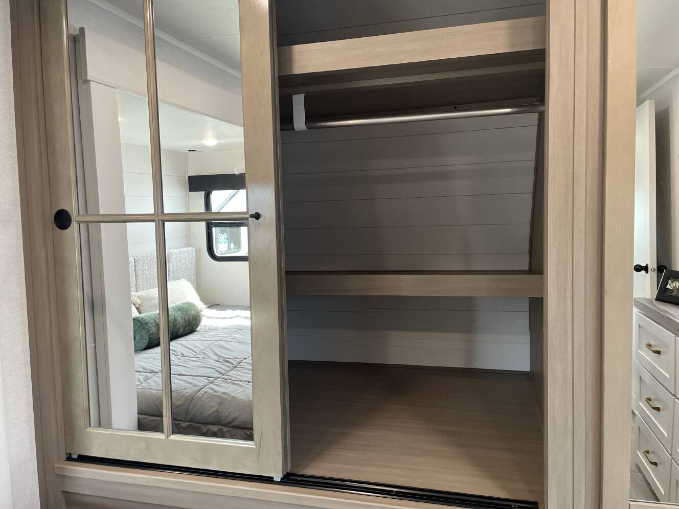A photo of this 2027 Jayco EAGLE 294CKBS
