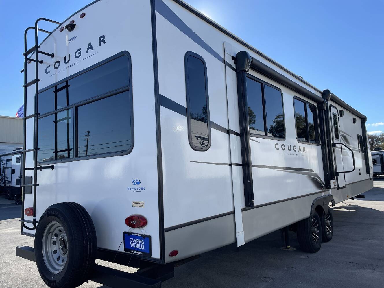 A photo of this 2024 Keystone COUGAR 33RLI
