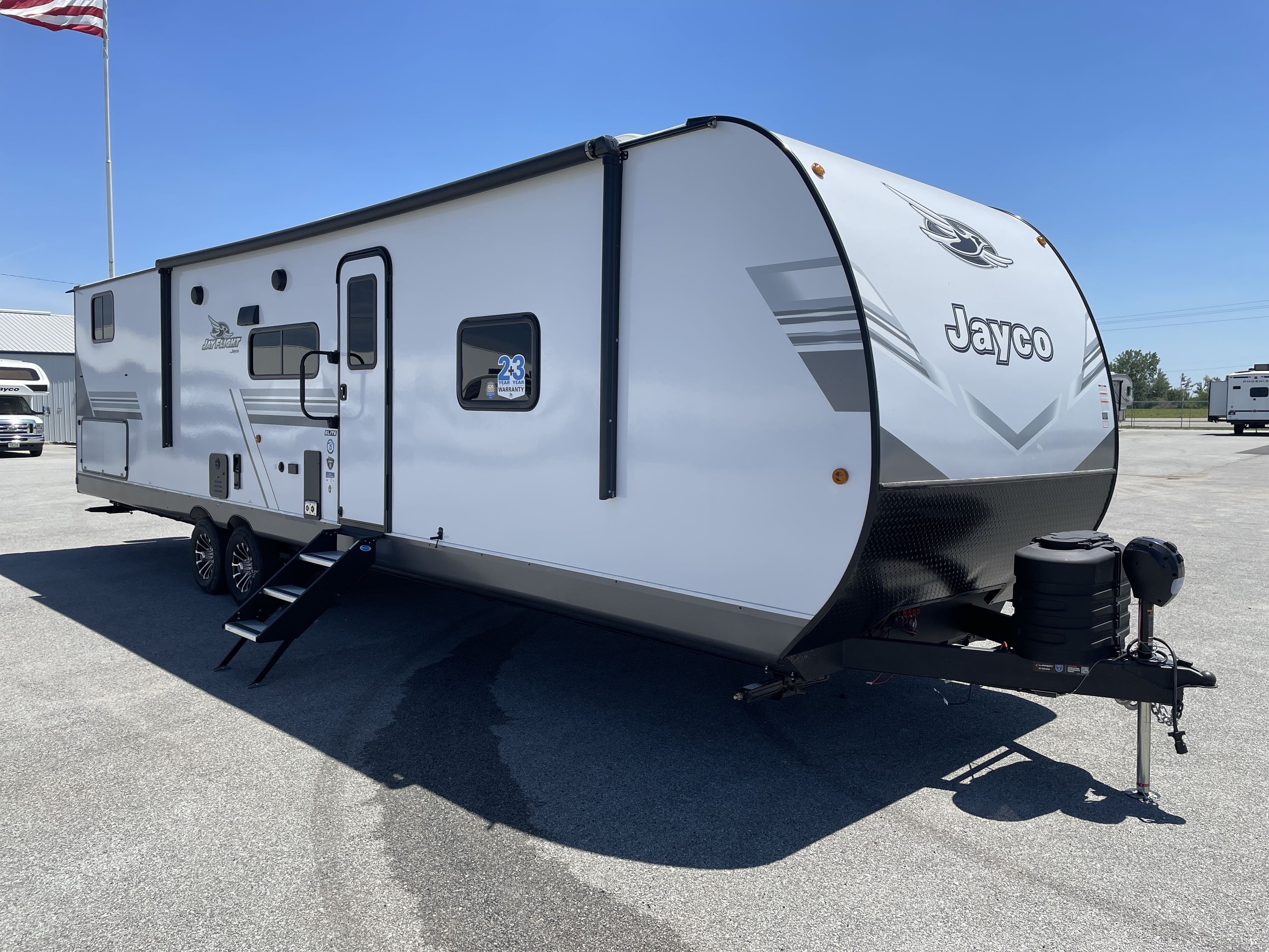 2027 Jayco JAY FLIGHT 325BHT in davenport IA