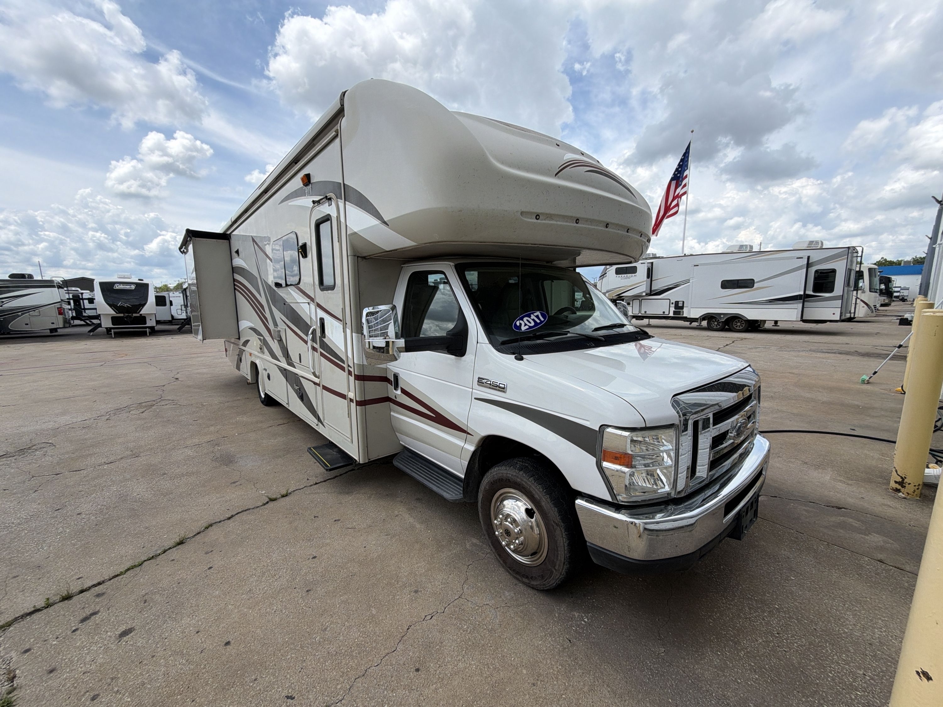 2017 Fleetwood JAMBOREE 31U RV