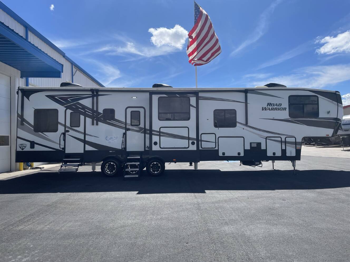 A photo of this 2021 Heartland ROAD WARRIOR 430RW