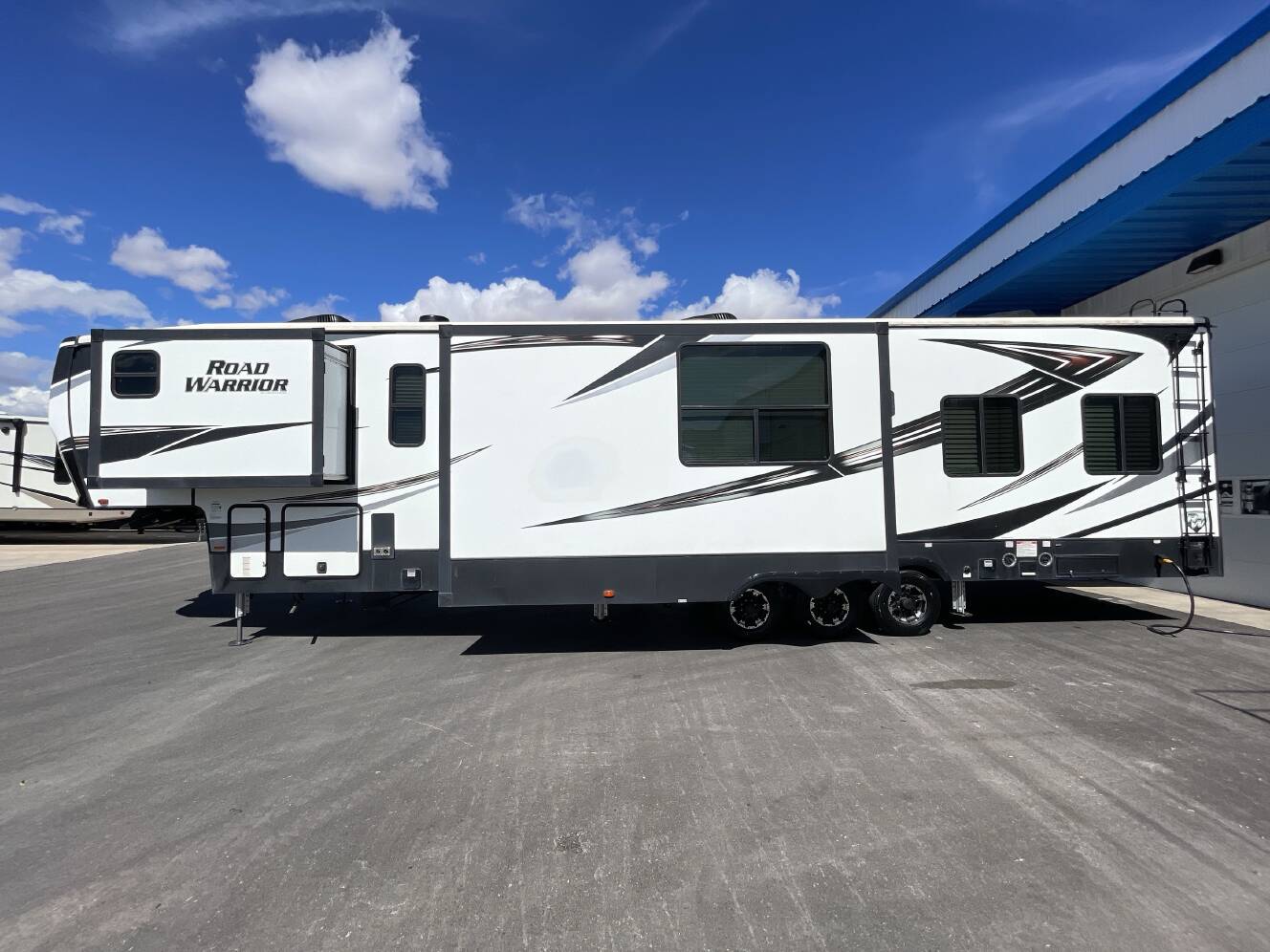 A photo of this 2021 Heartland ROAD WARRIOR 430RW
