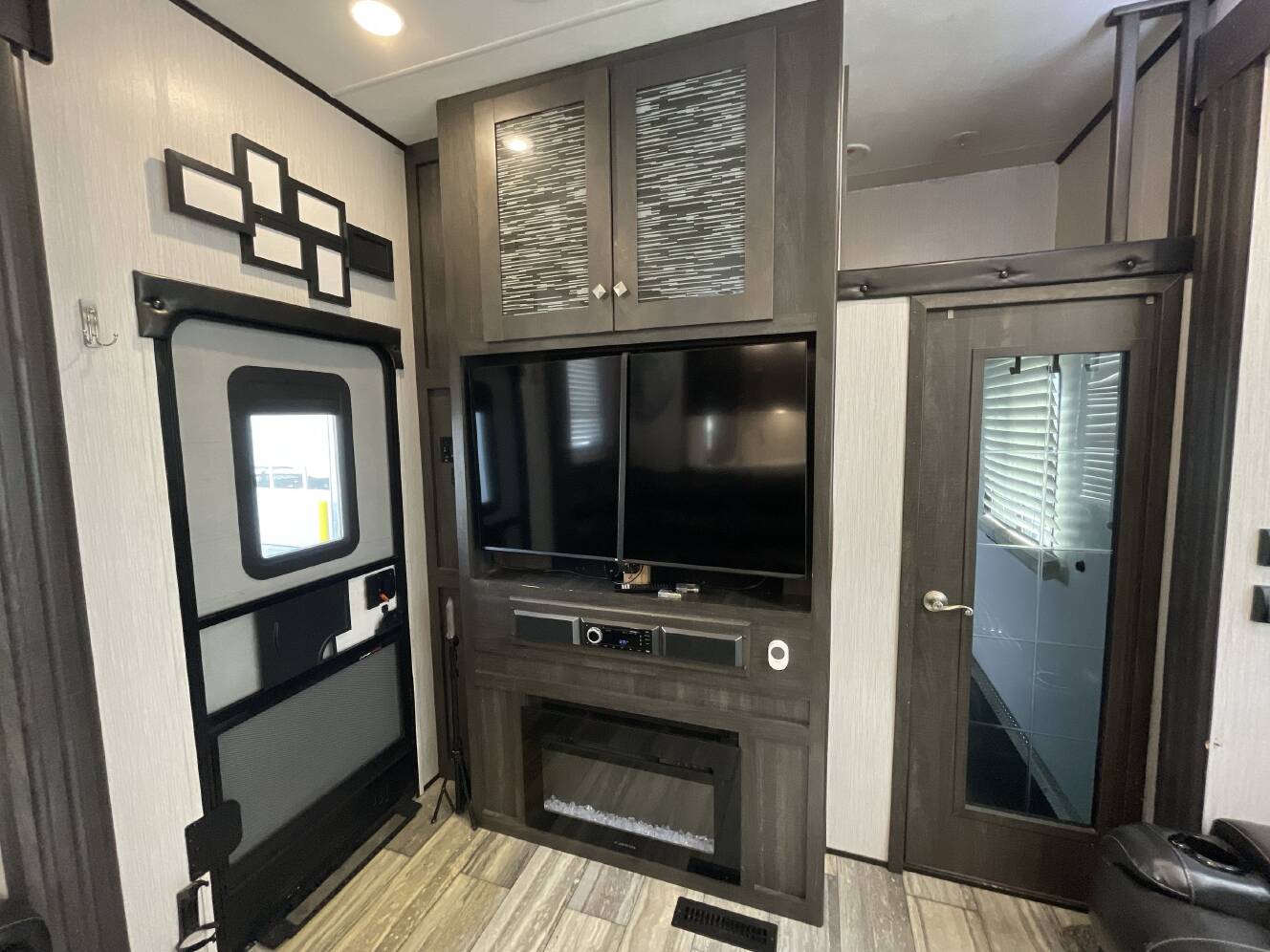 A photo of this 2021 Heartland ROAD WARRIOR 430RW