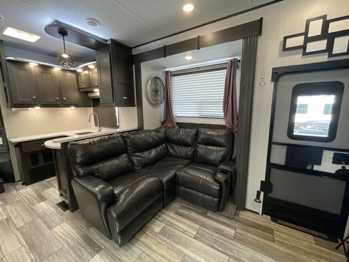 A photo of this 2021 Heartland ROAD WARRIOR 430RW