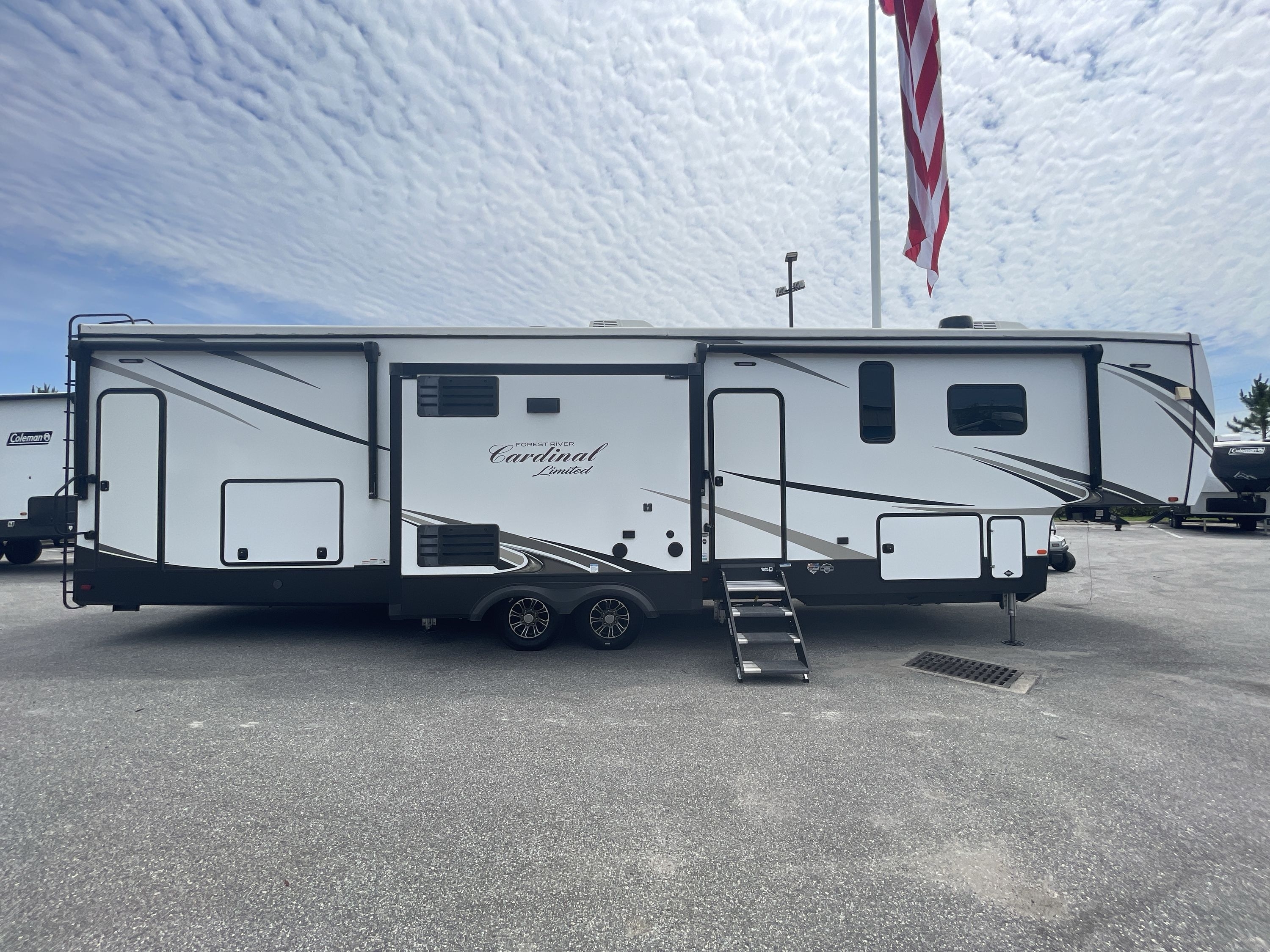 2021 Forest River CARDINAL LIMITED 383BHLE in orange park FL