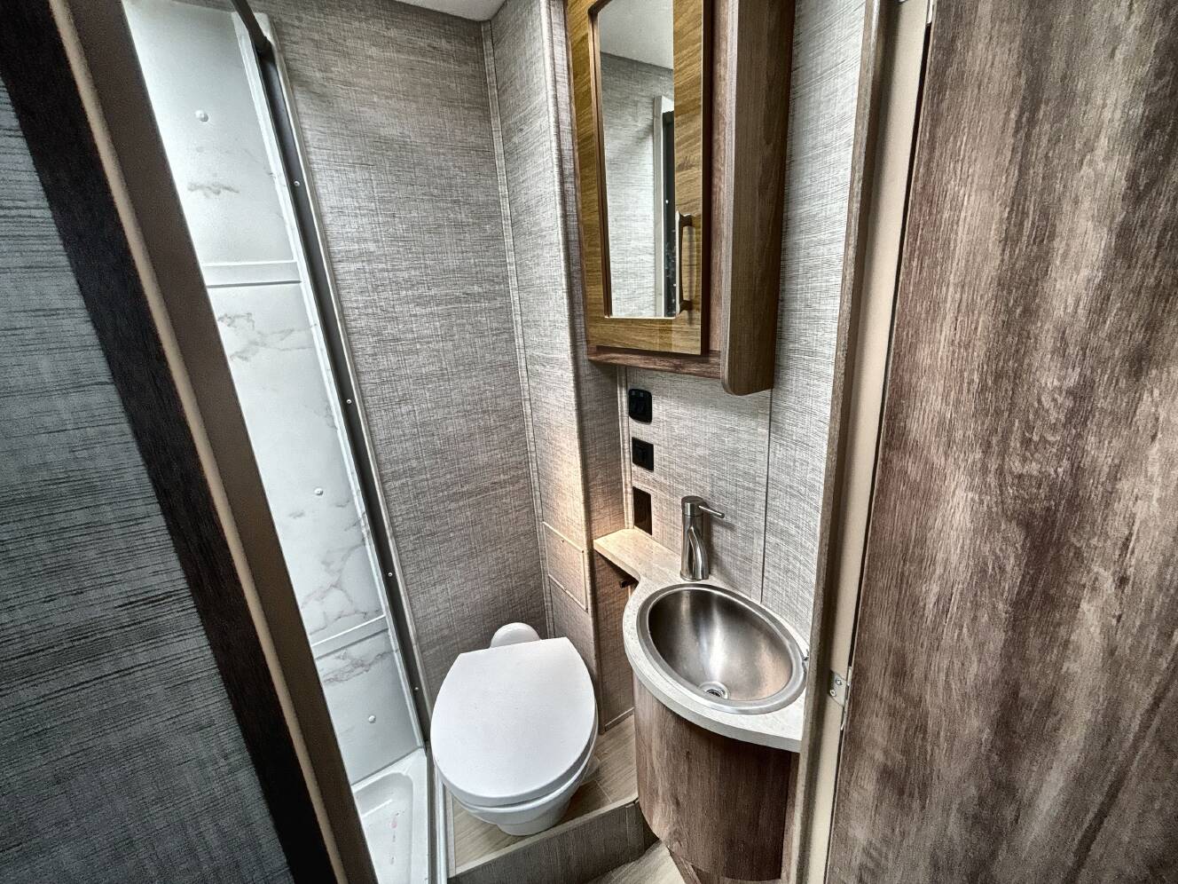 A photo of this 2021 Jayco MELBOURNE PRESTIGE 24TP