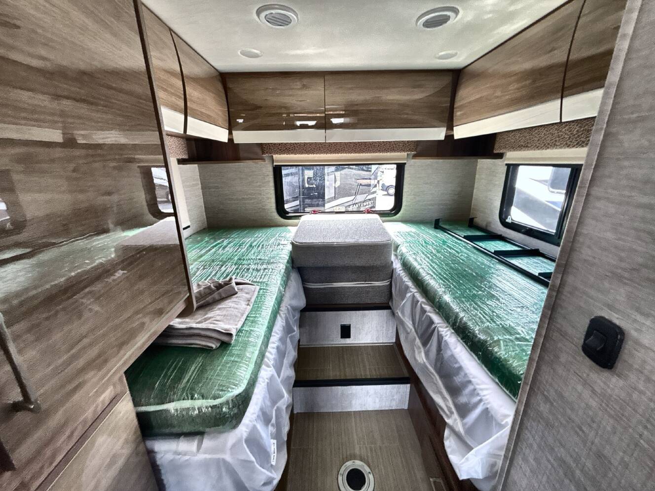 A photo of this 2021 Jayco MELBOURNE PRESTIGE 24TP
