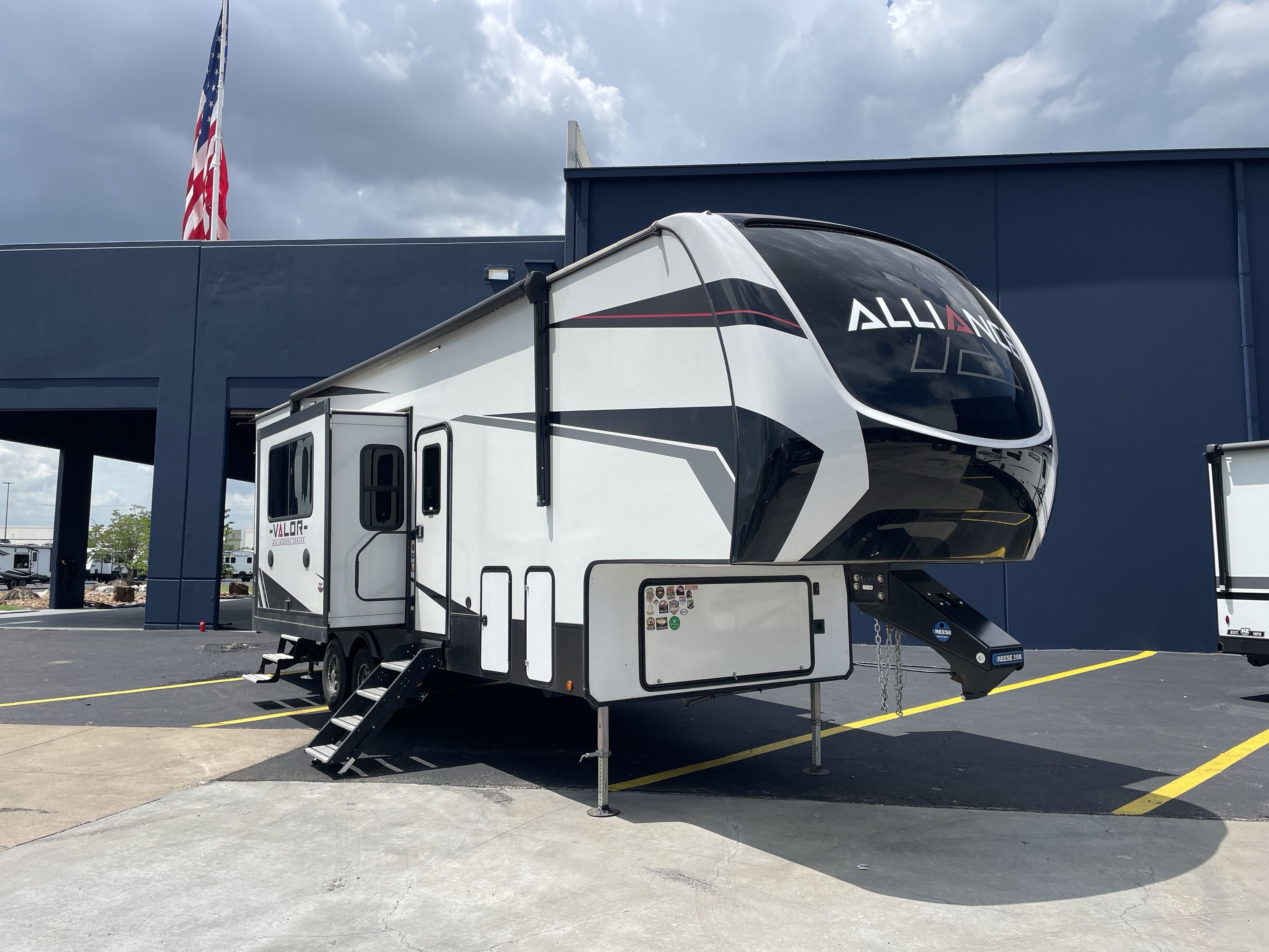 2023 Alliance VALOR 31A10 Fifth Wheel Toy Hauler RV