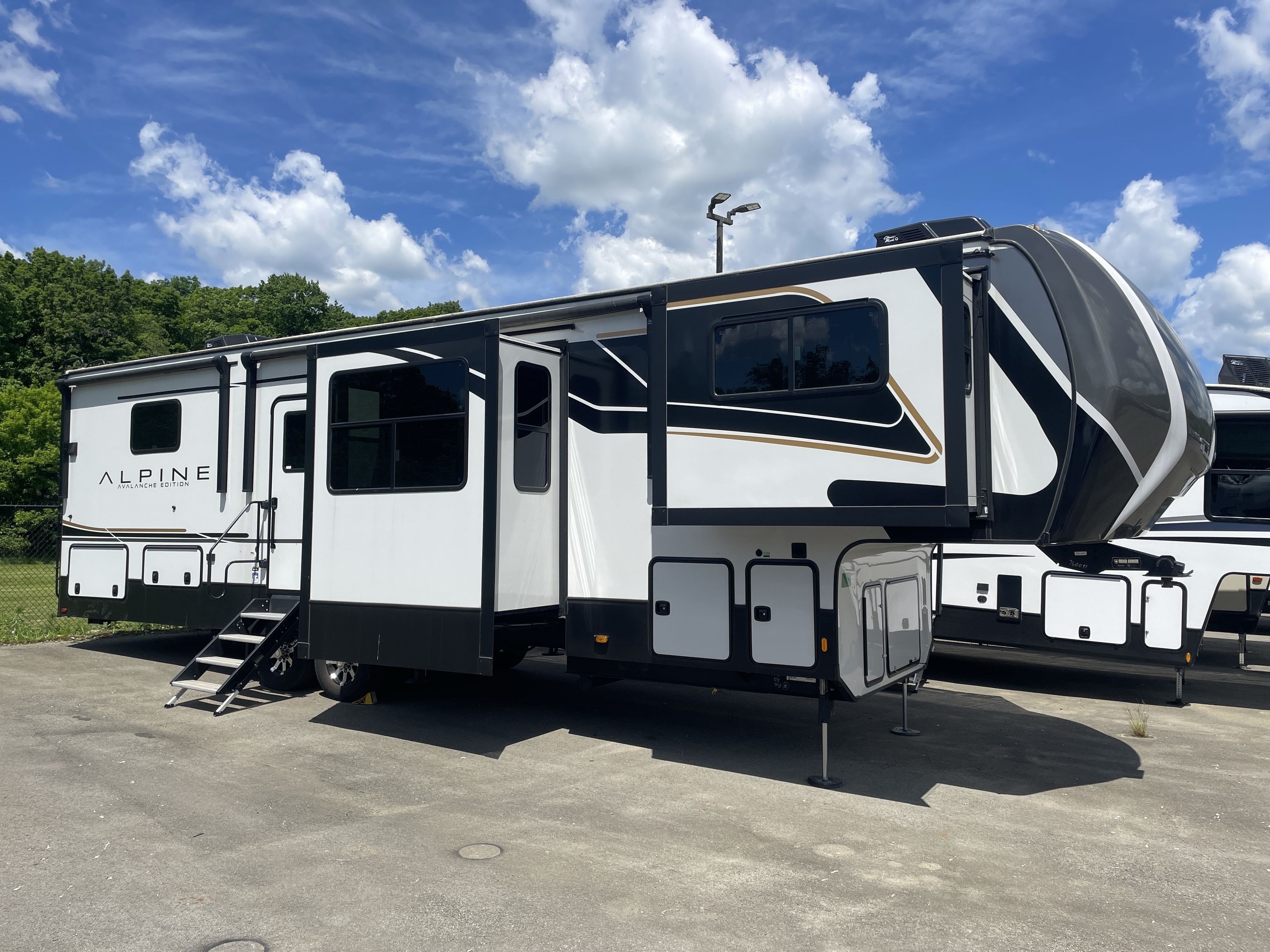 2025 Keystone AVALANCHE 346FL RV