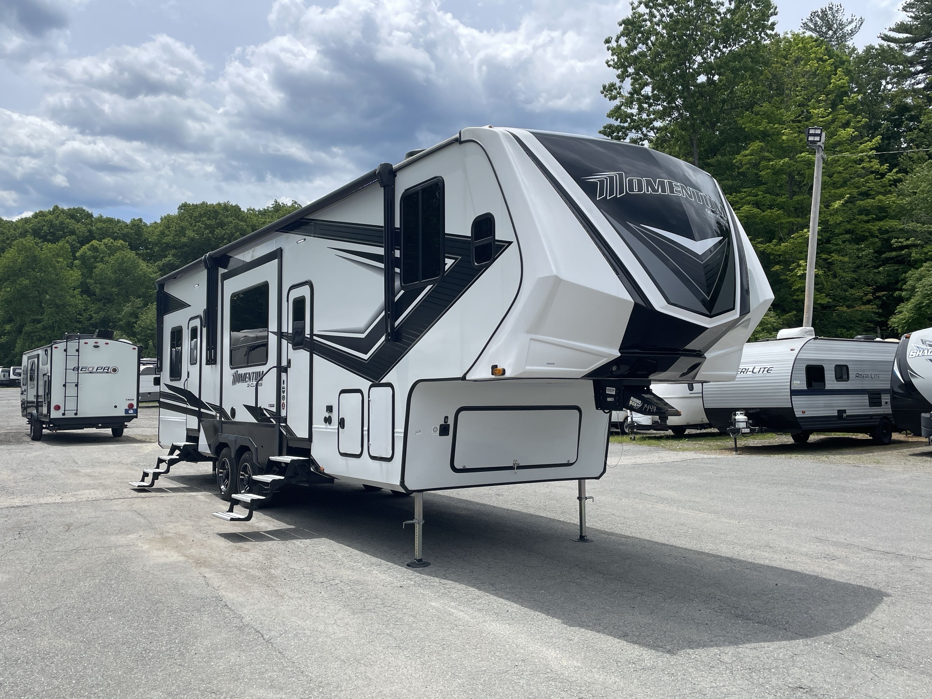 2024 Grand Design MOMENTUM G CLASS 320G Fifth Wheel Toy Hauler RV