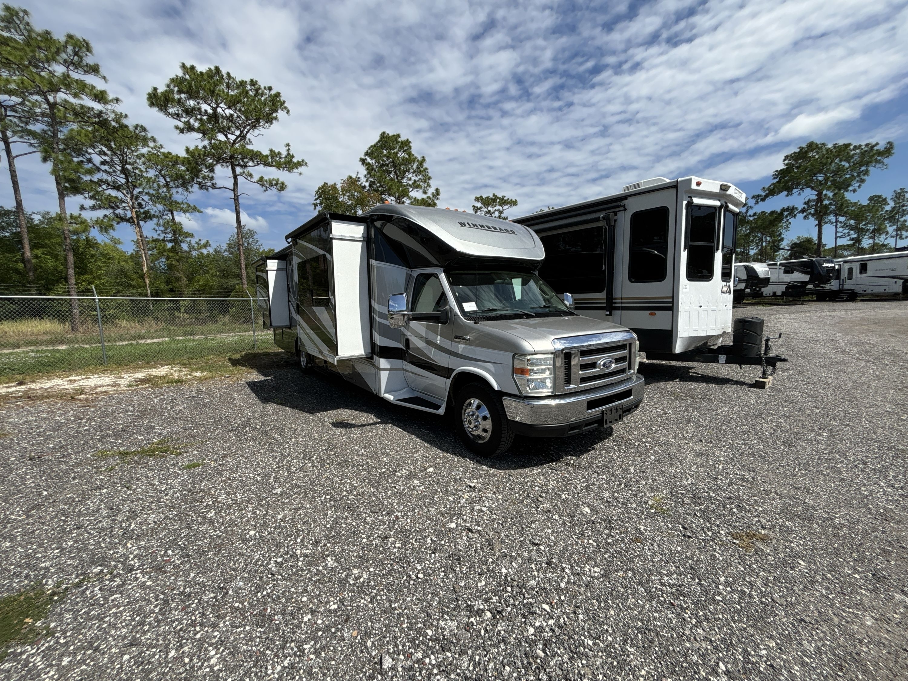 2016 Winnebago CAMBRIA 30J in brooksville FL