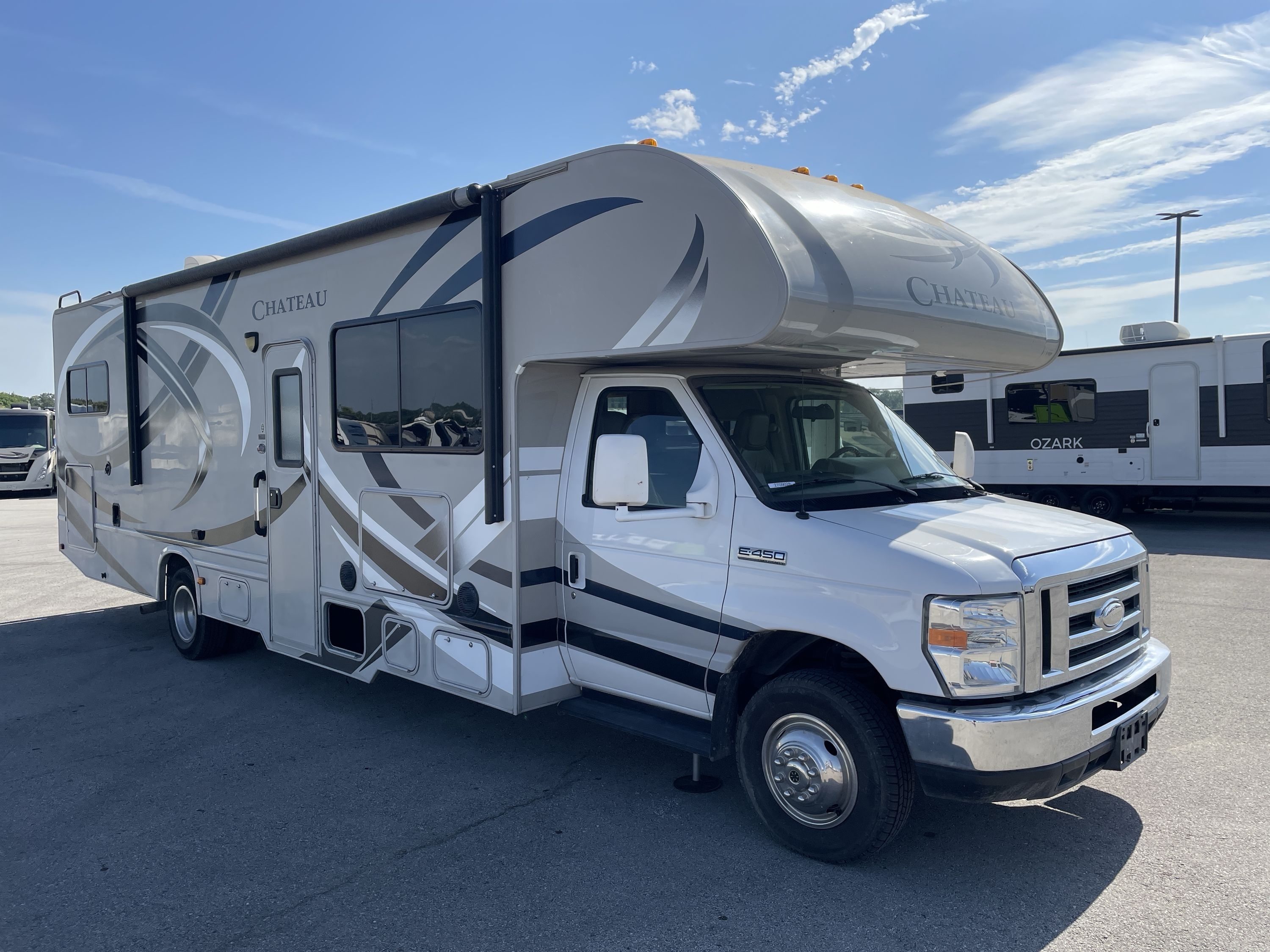 2014 Thor CHATEAU 31W in kansas city KS