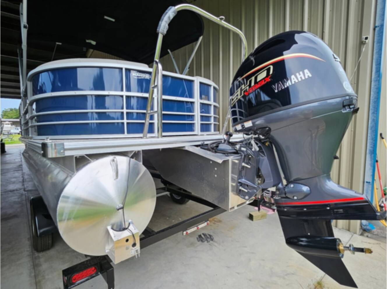 A photo of this 2026 Berkshire Pontoons 20RFX LE 25"