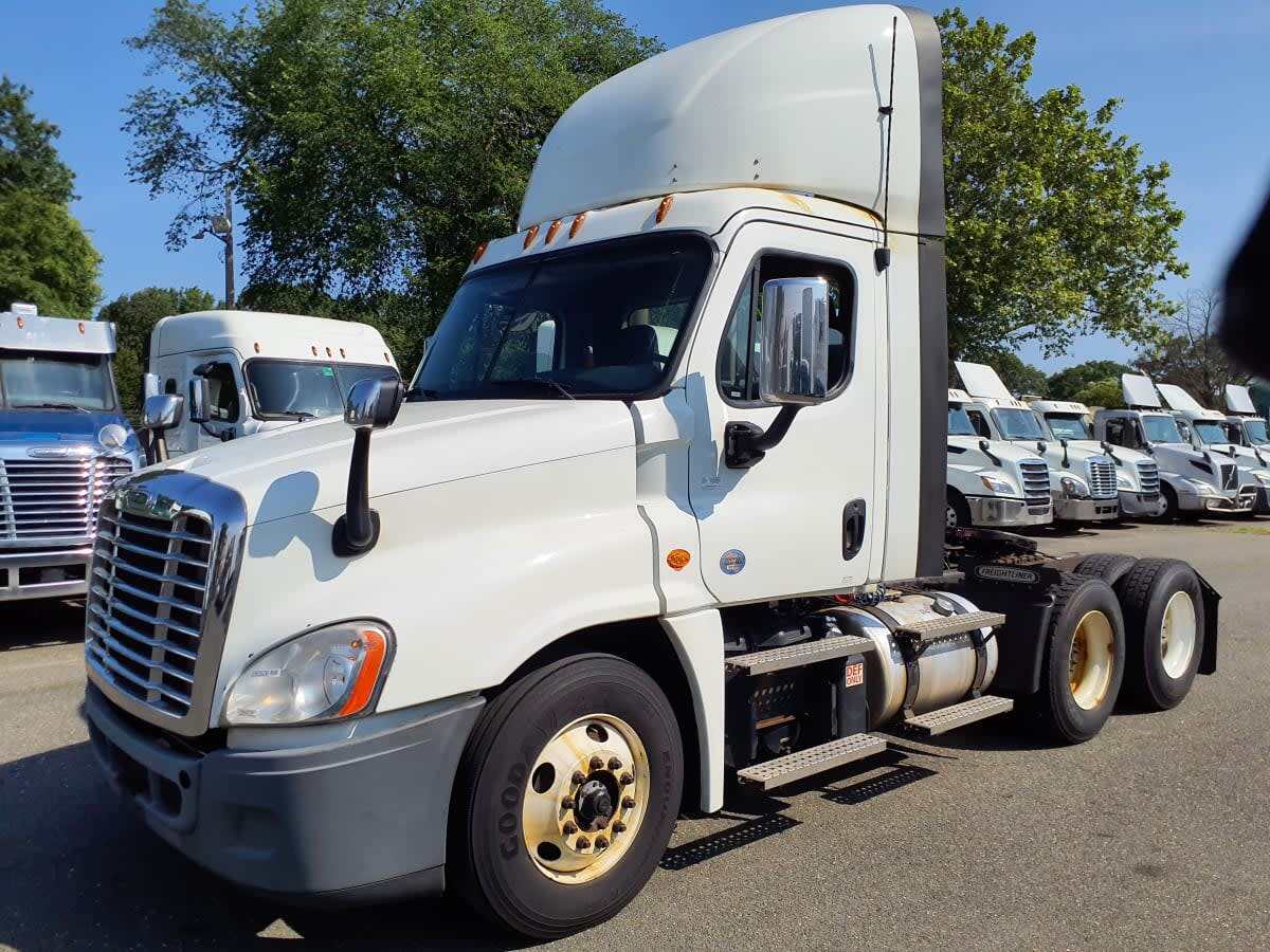 2020 FREIGHTLINER CASCADIA 125 in Springfield, MA