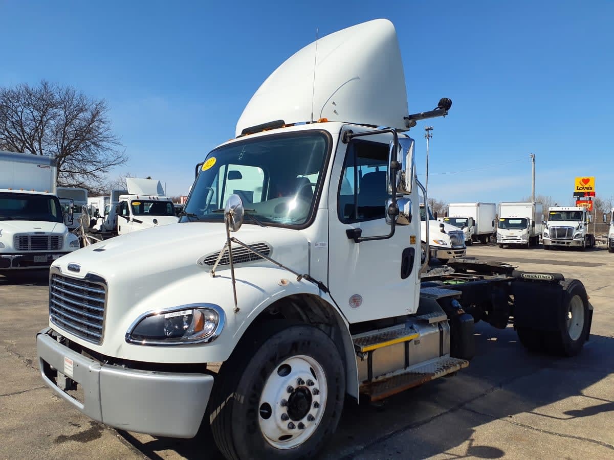 2022 FREIGHTLINER BUSINESS CLASS M2 106 in Oak Creek, WI