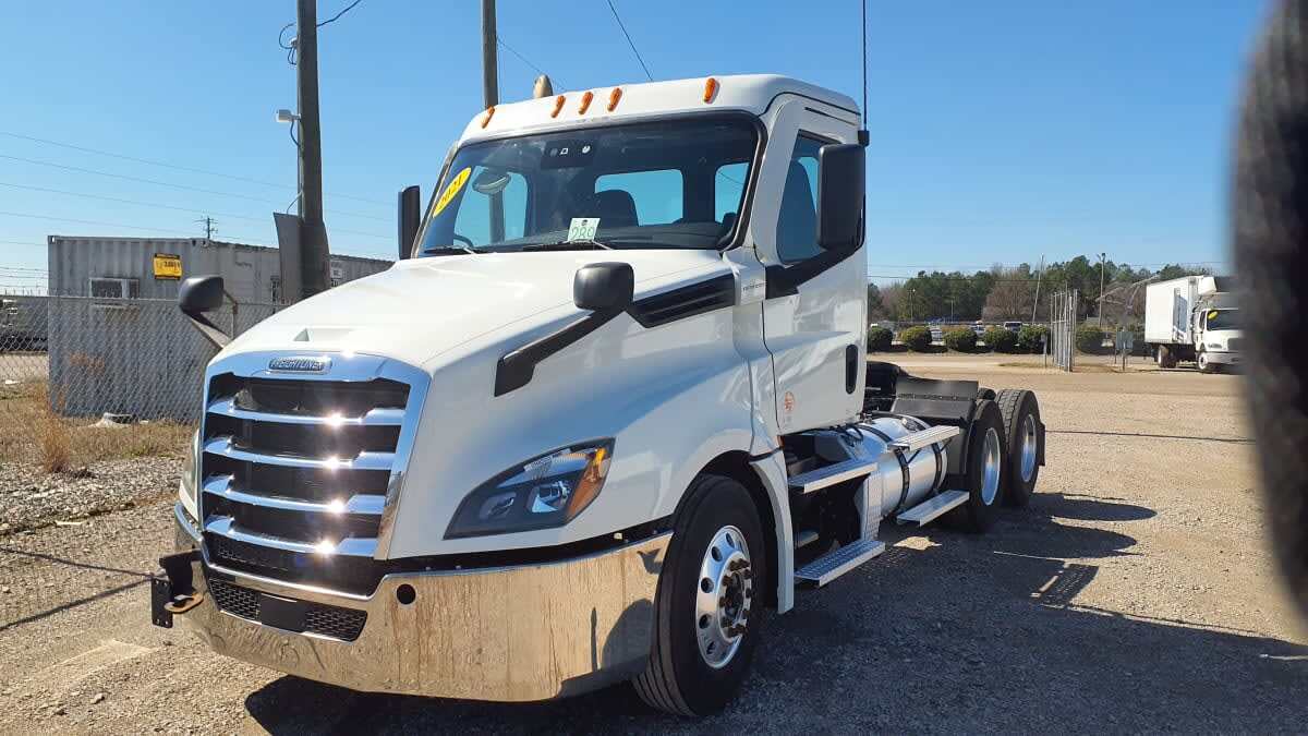 2021 FREIGHTLINER CASCADIA 126 in Birmingham, AL