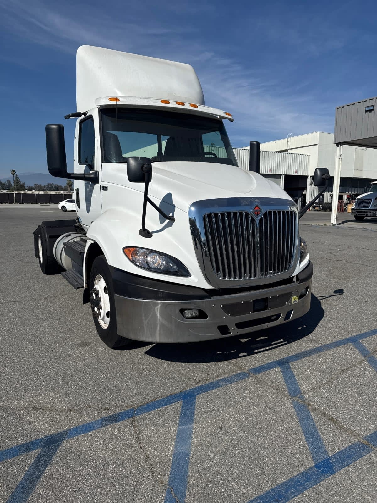 2019 INTERNATIONAL RH613 DAYCAB S/A in Fontana, CA