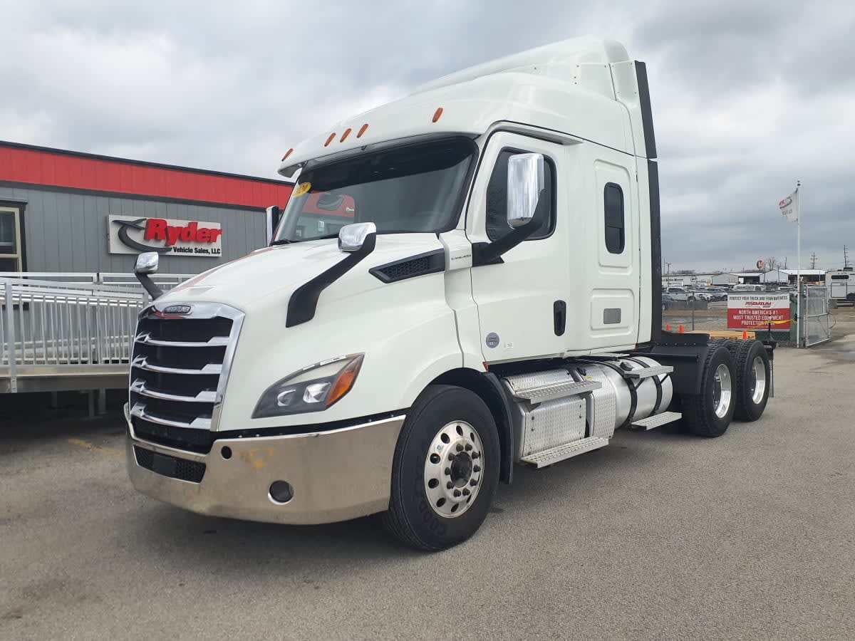 2020 FREIGHTLINER CASCADIA 116 in Clarksville, IN