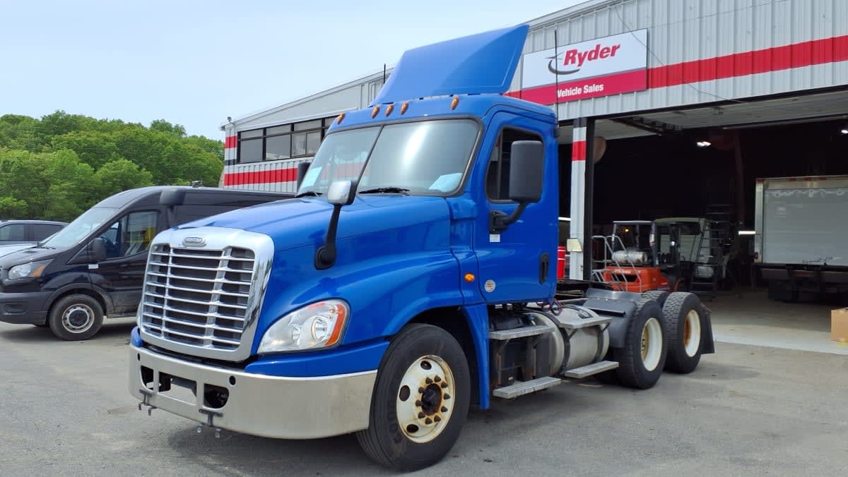 2019 FREIGHTLINER CASCADIA 125 in Salisbury, MA