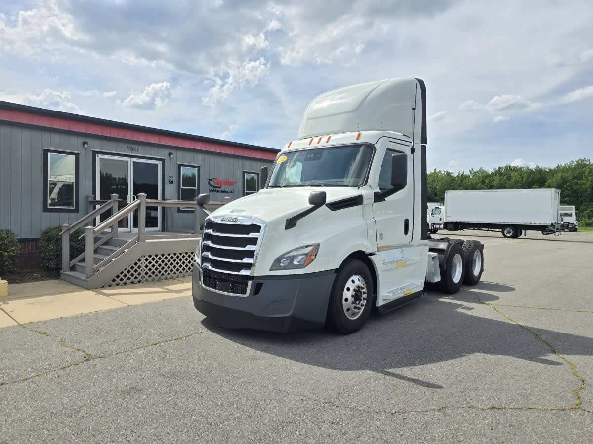 2022 FREIGHTLINER CASCADIA 126 in North Little Rock, AR