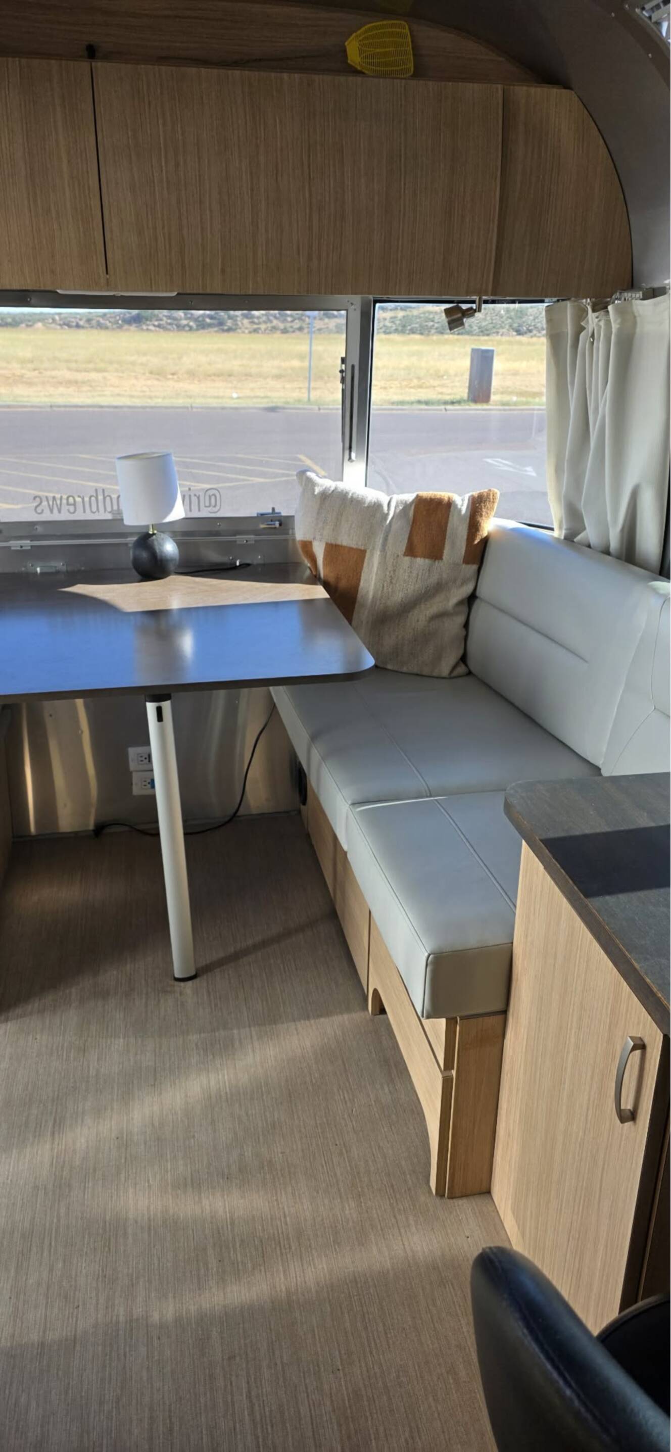 A photo of this 2017 Airstream FLYING CLOUD 27FB QUEEN
