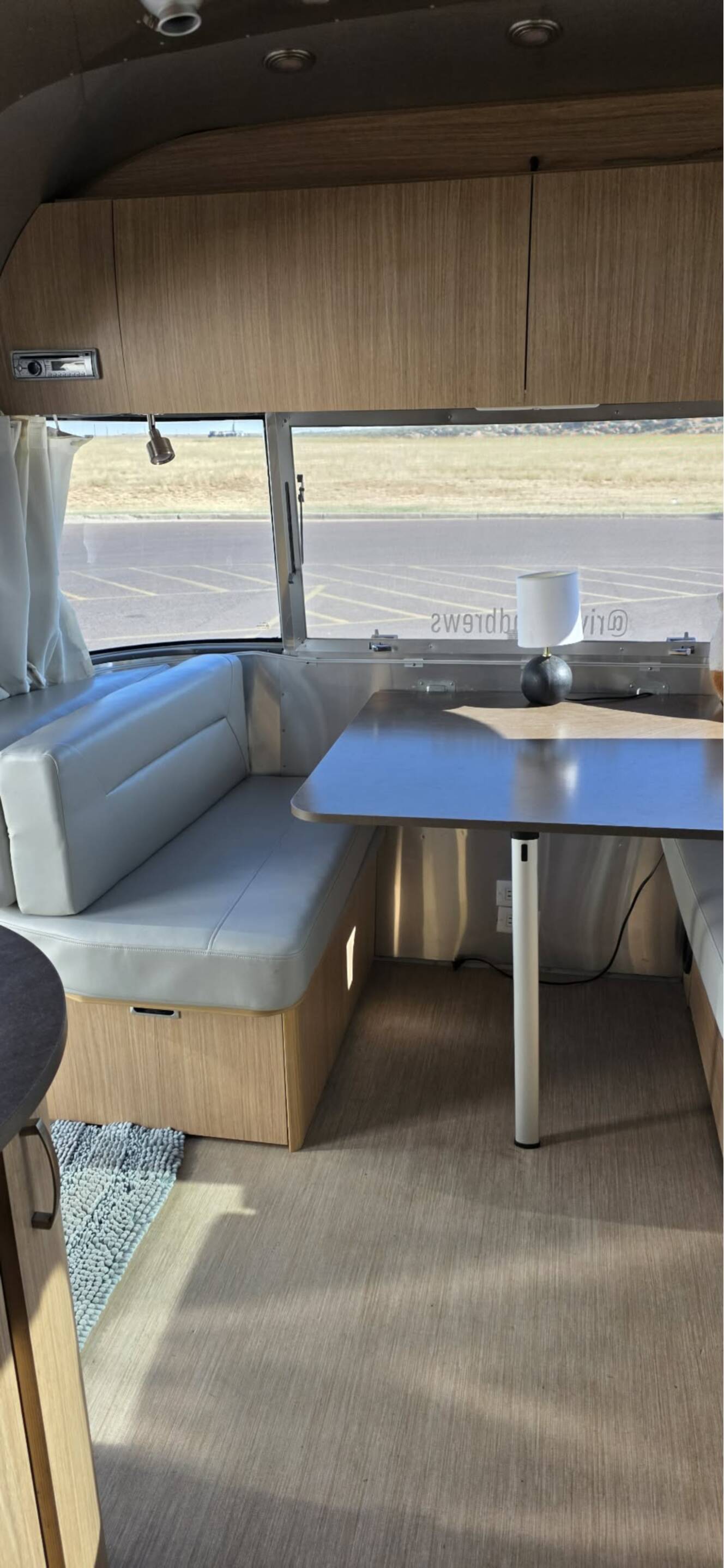 A photo of this 2017 Airstream FLYING CLOUD 27FB QUEEN