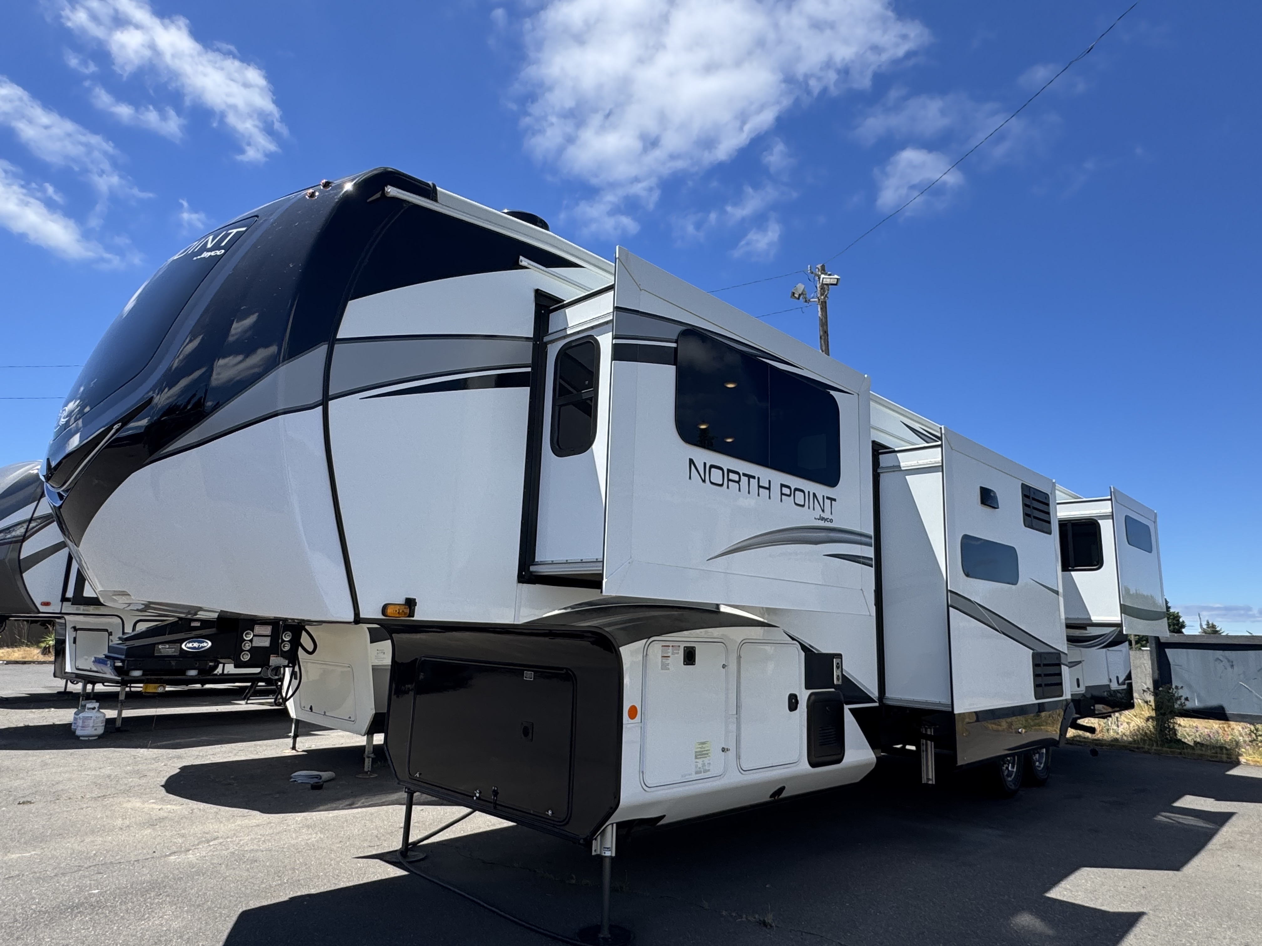 2022 Jayco North Point 382FLRB in vancouver WA