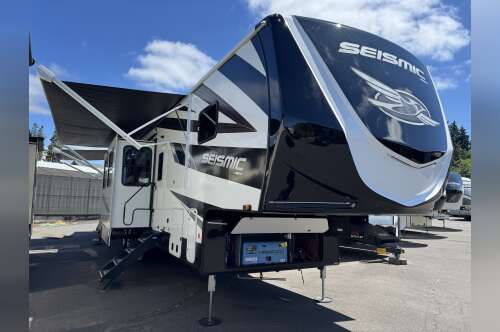 2025 Jayco SEISMIC 395 in vancouver WA