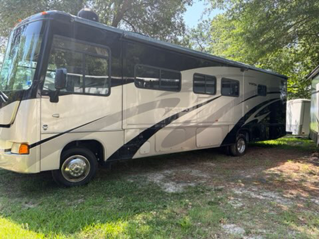 2011 Winnebago Vista 35F in virginia beach VA