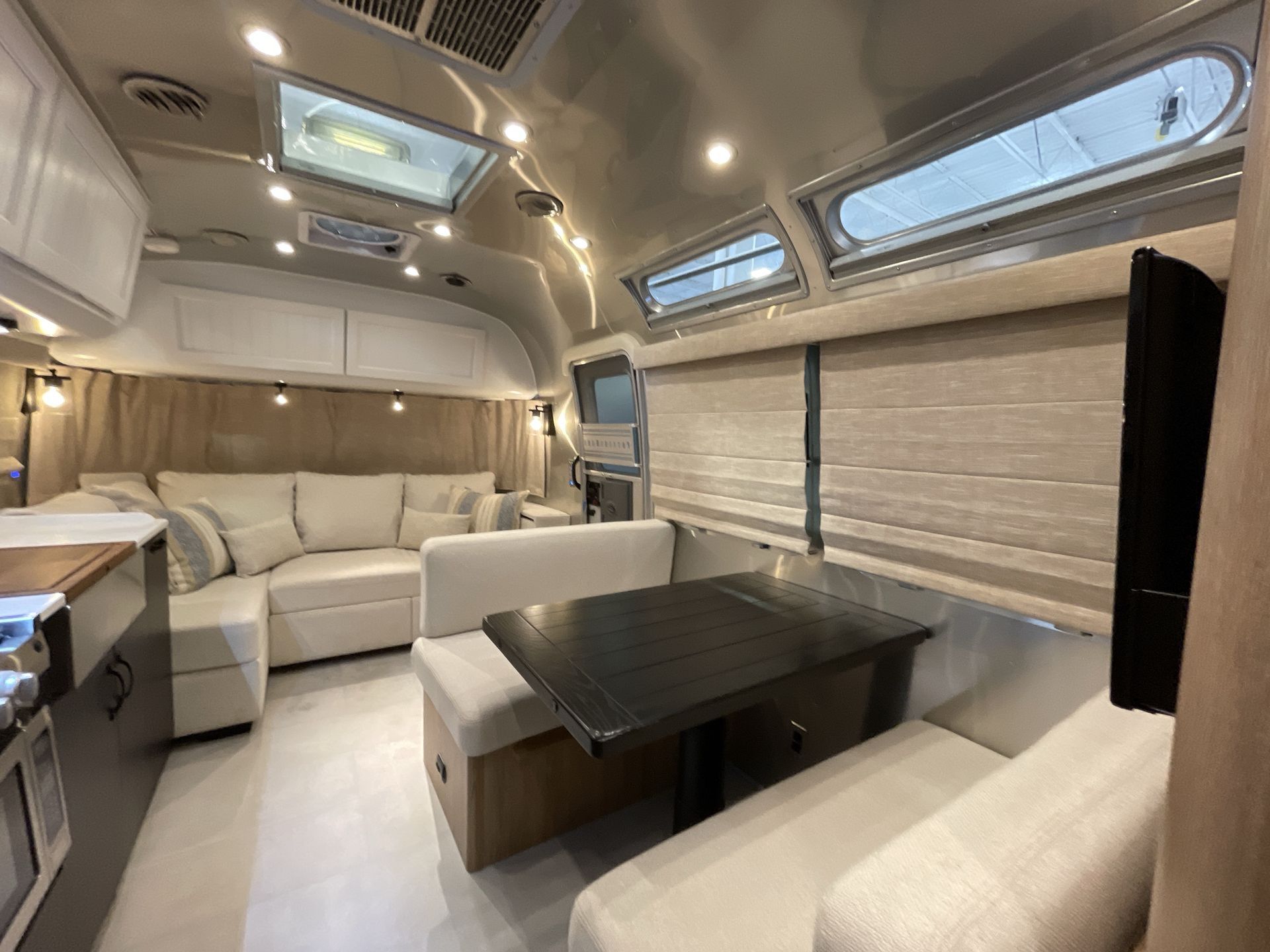 2024 Airstream Pottery Barn 28 RB TWIN in buda TX
