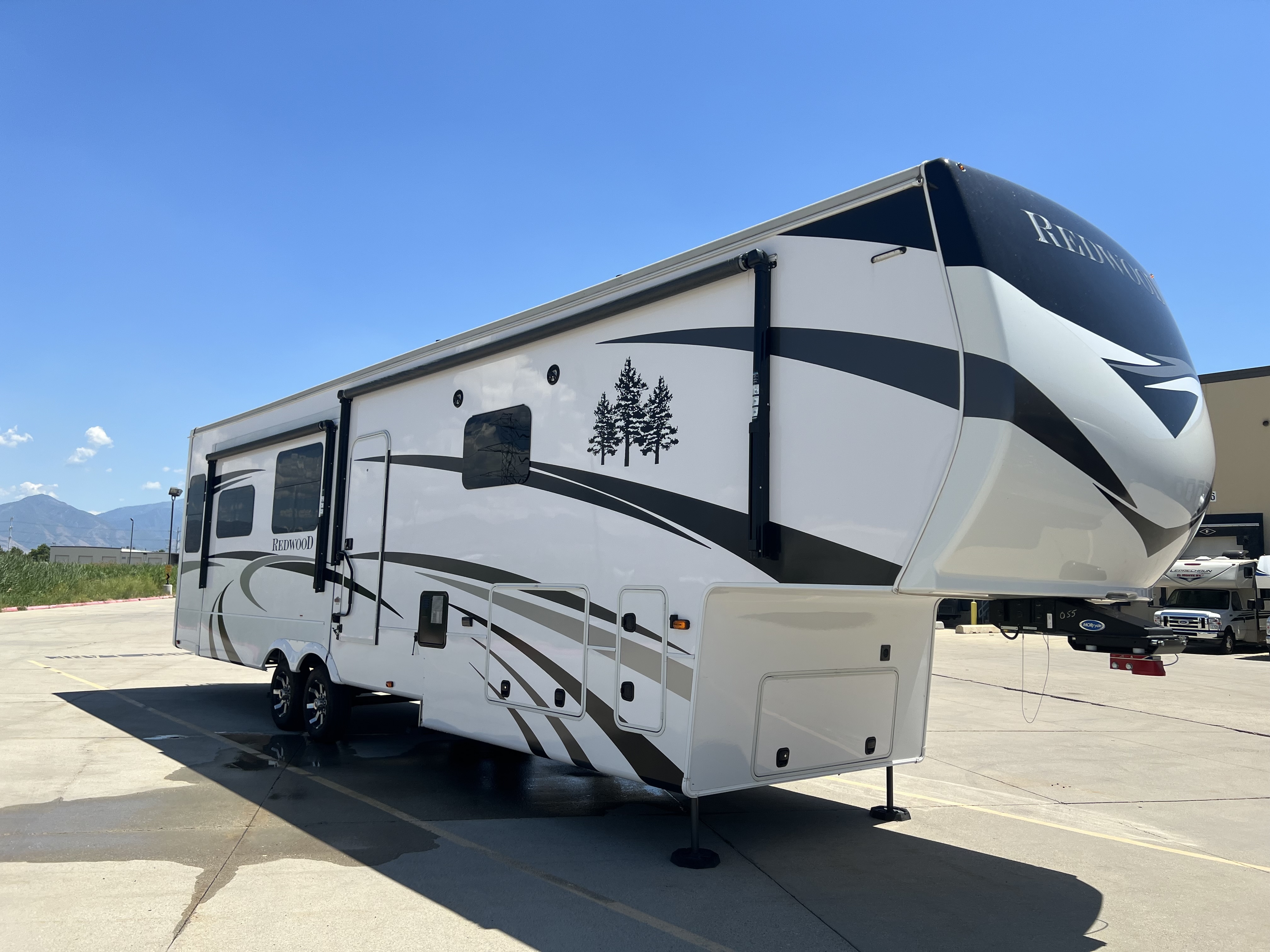 2021 Crossroads REDWOOD 3901WB RV