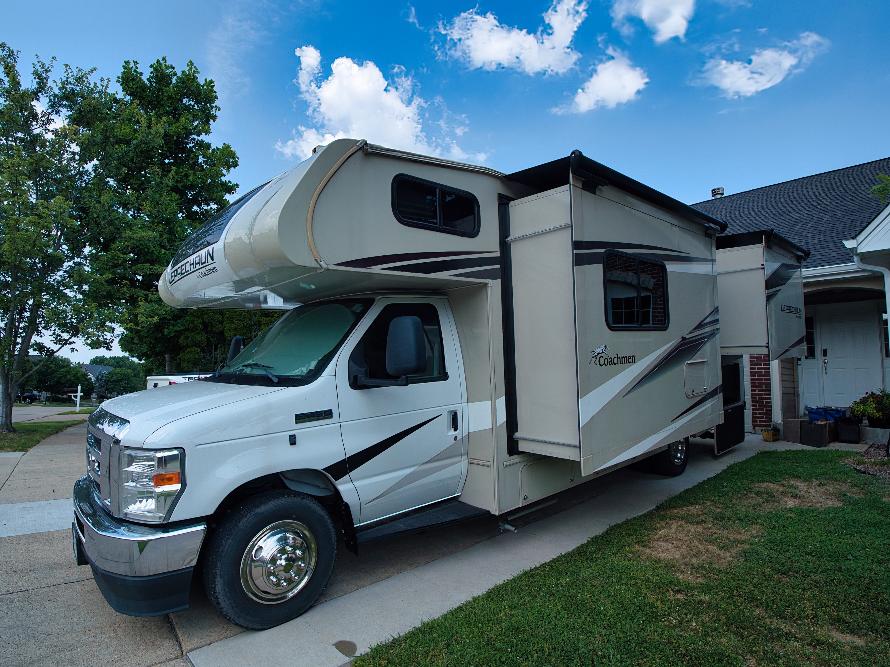2023 Coachmen LEPRECHAUN 260DS RV
