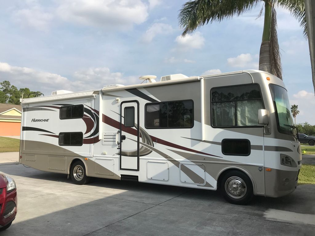 2014 Thor Motor Coach Hurricane 33G in port st. lucie FL