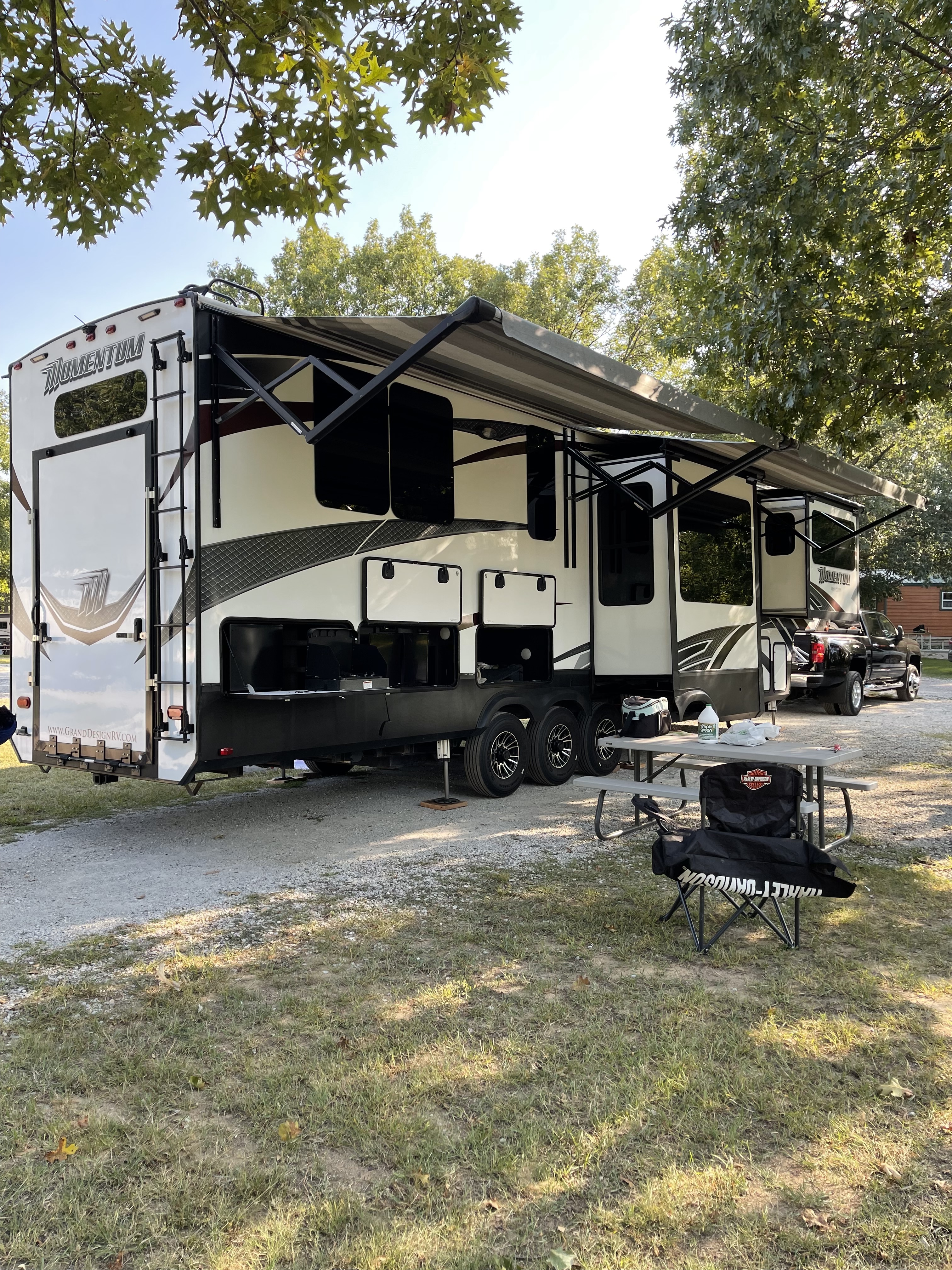 2018 Grand Design MOMENTUM 376TH Fifth Wheel Toy Hauler RV