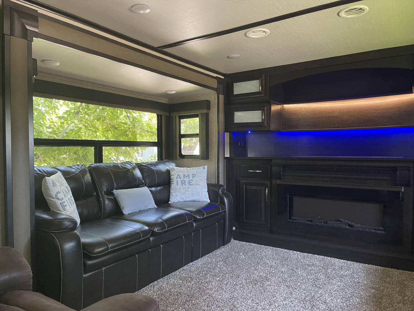 A photo of this 2018 Grand Design MOMENTUM 376TH