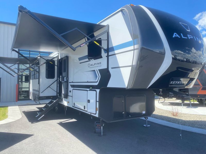 2026 Keystone Alpine Avalanche 321RL in billings MT