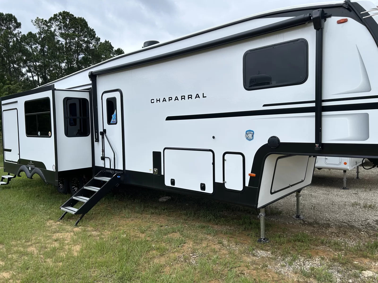 2026 Coachmen Rv Chaparral 373MBRB Mid Bunkroom in gulfport MS